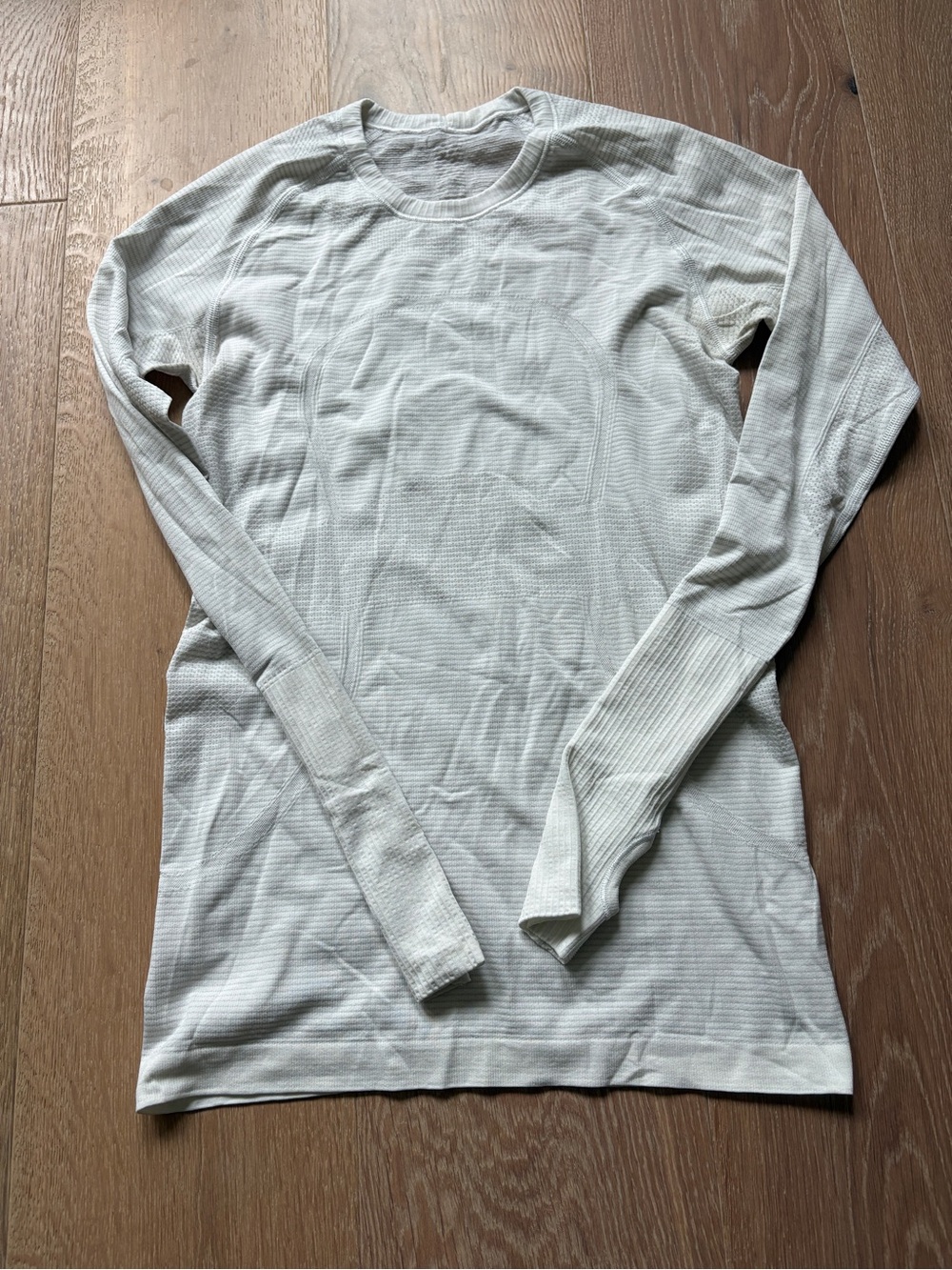 VGUC Lululemon 6 white LS swiftly